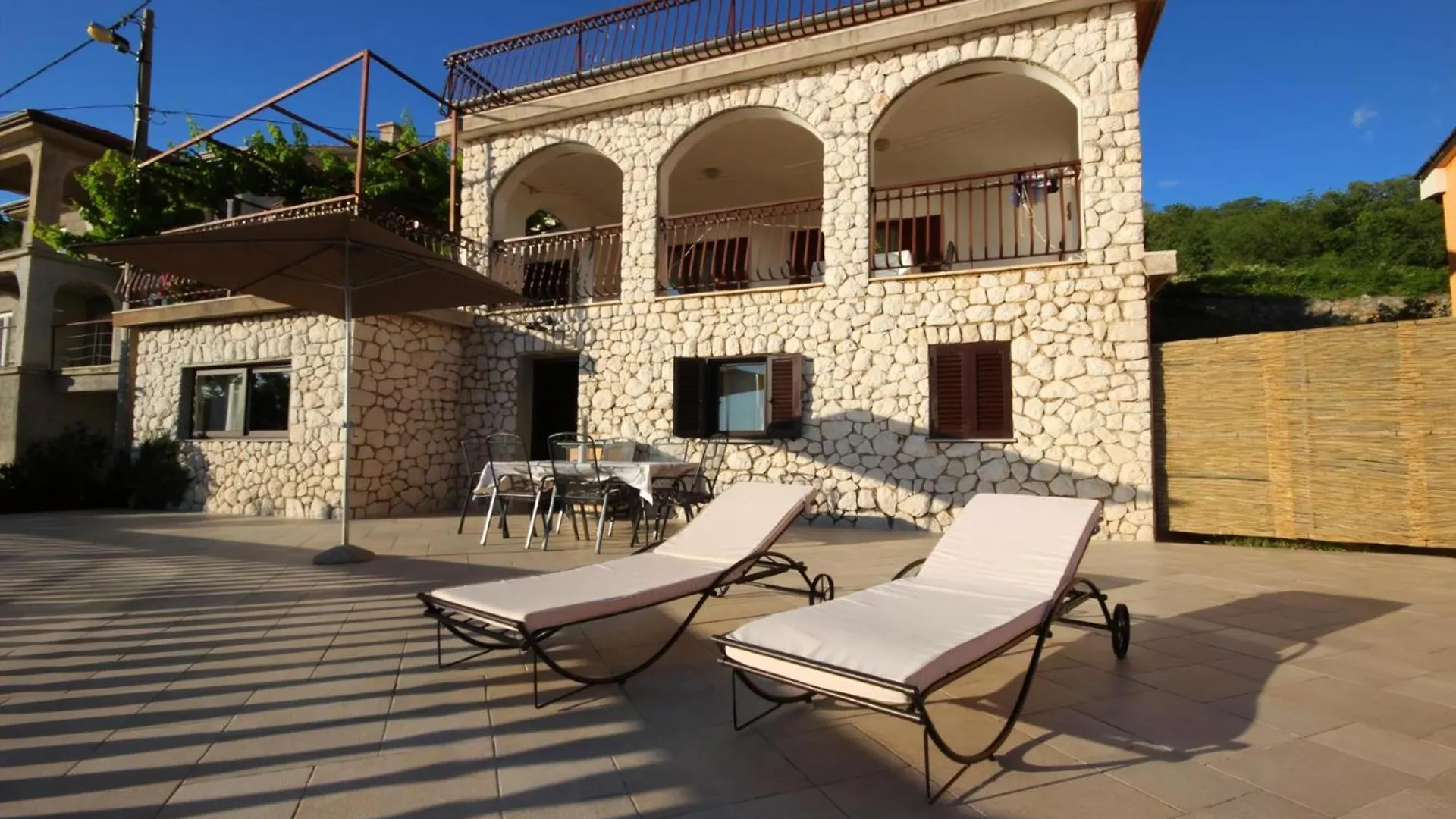 Apartment Fuer Zwei Erwachsene Und Zwei Kinder Sibinj Krmpotski Croatia