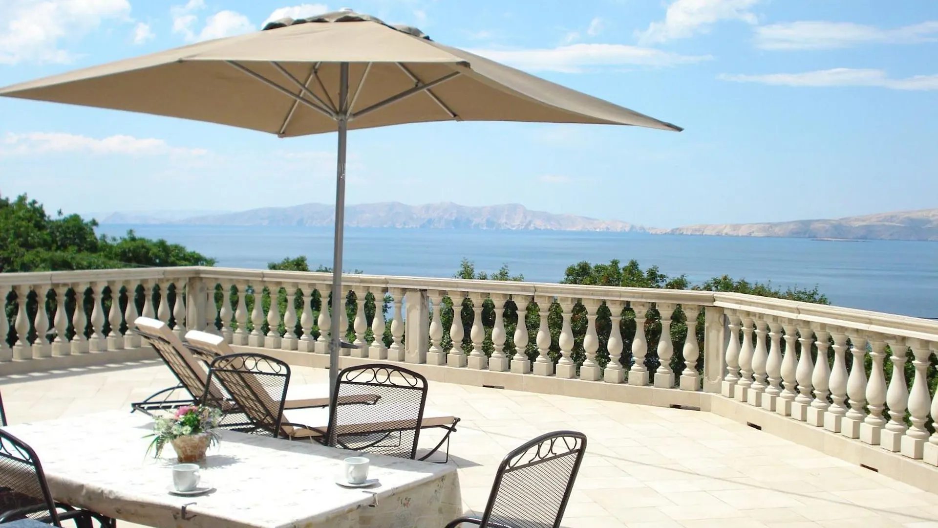 Apartment Fuer Zwei Erwachsene Und Zwei Kinder Sibinj Krmpotski 0*,  Croatia