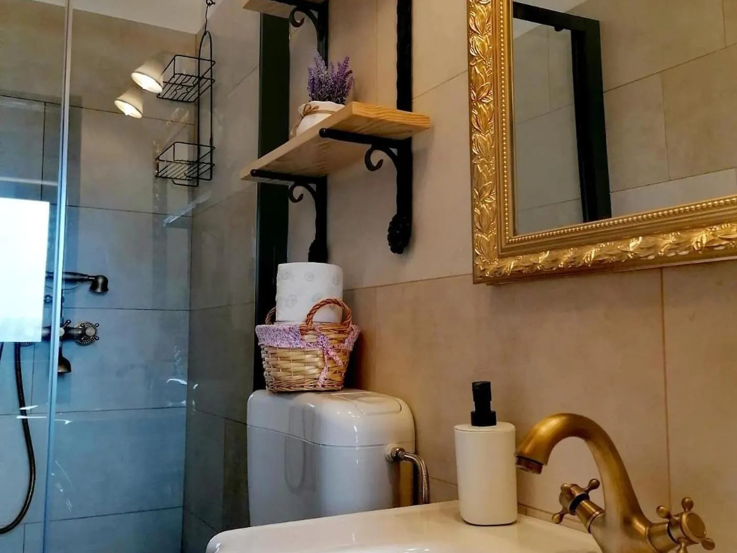Apartment Fuer Zwei Erwachsene Und Zwei Kinder Sibinj Krmpotski
