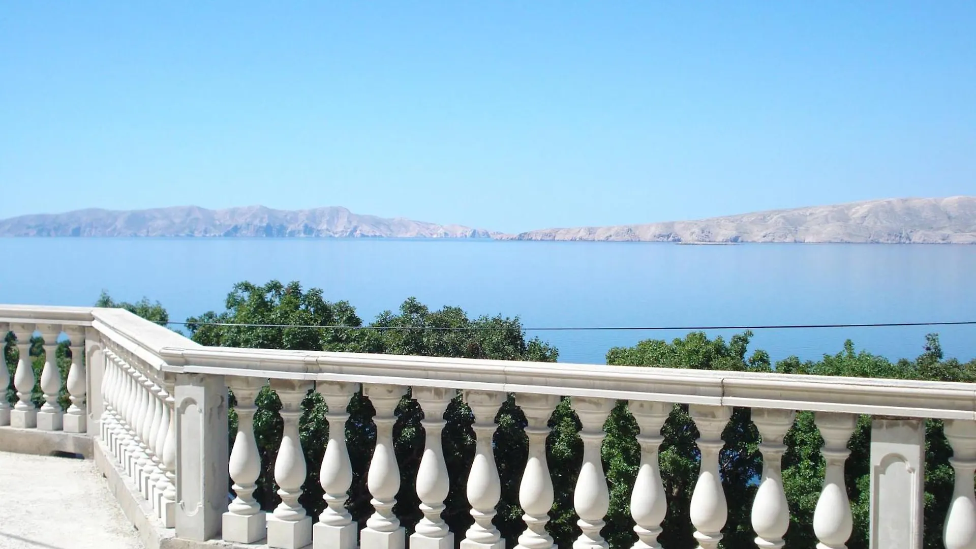 Apartment Fuer Zwei Erwachsene Und Zwei Kinder Sibinj Krmpotski Croatia