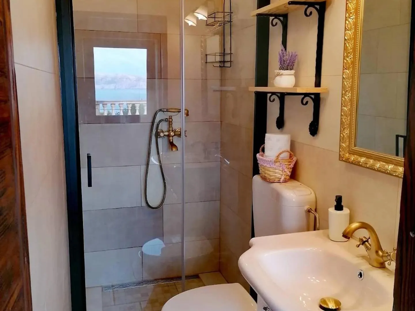 Apartment Fuer Zwei Erwachsene Und Zwei Kinder Sibinj Krmpotski