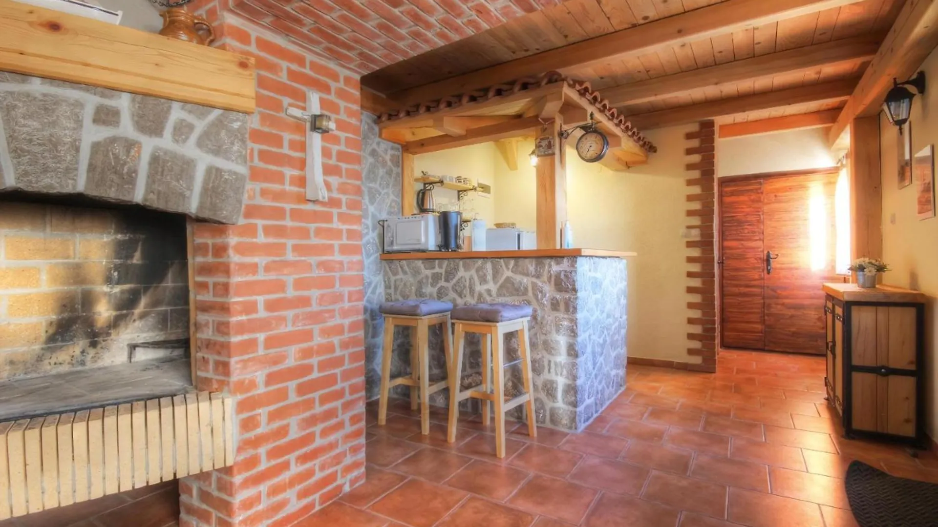 Apartment Fuer Zwei Erwachsene Und Zwei Kinder Sibinj Krmpotski Croatia