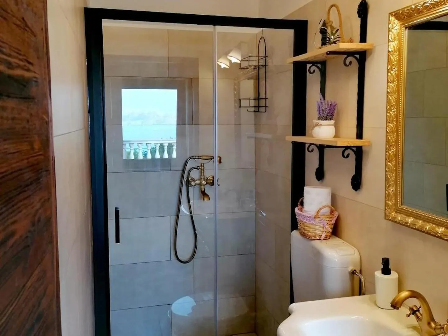 Apartment Fuer Zwei Erwachsene Und Zwei Kinder Sibinj Krmpotski Croatia