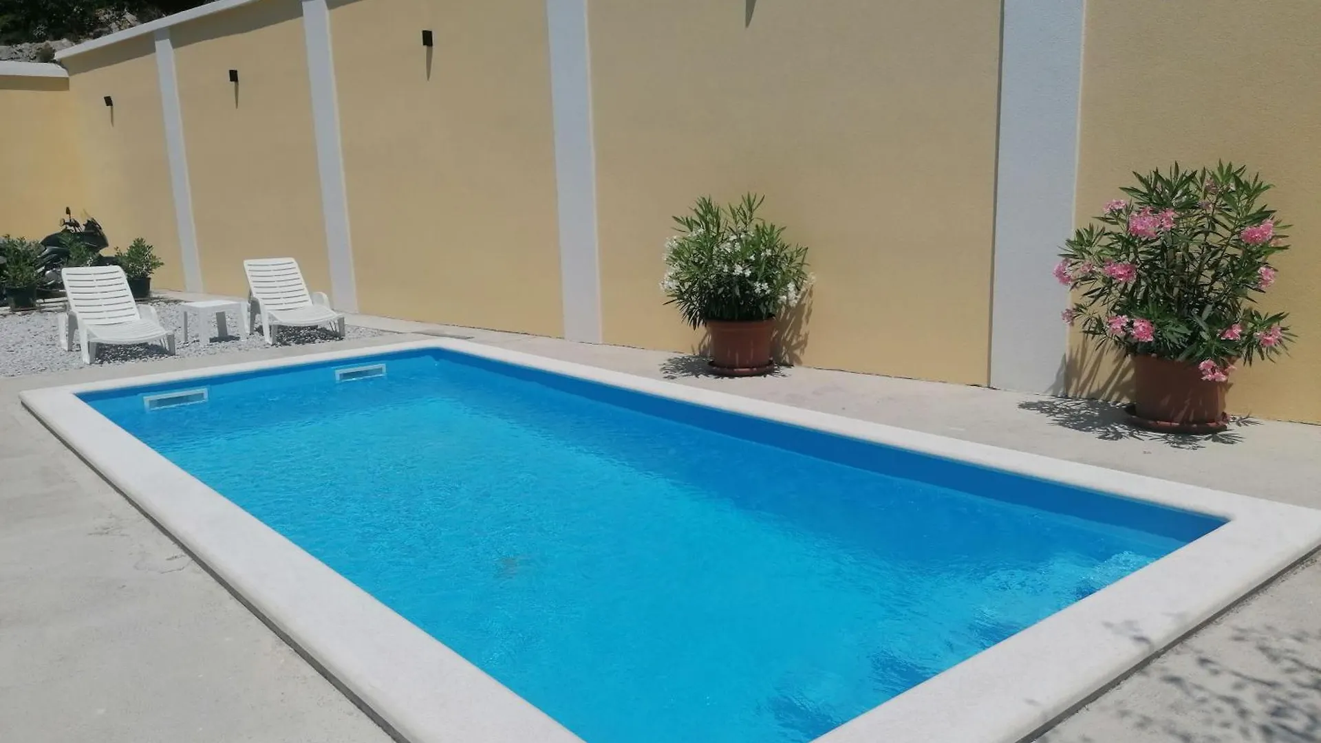 Apartment Fuer Zwei Erwachsene Und Zwei Kinder Sibinj Krmpotski