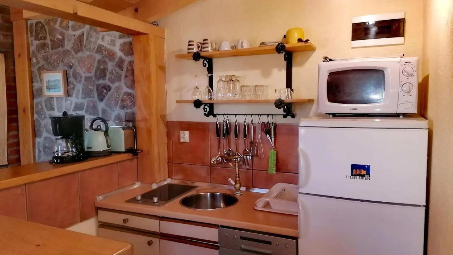 Apartment Fuer Zwei Erwachsene Und Zwei Kinder Sibinj Krmpotski