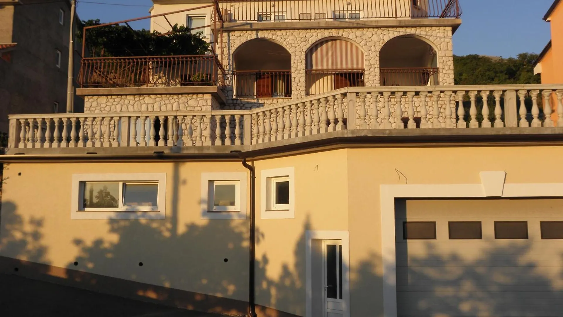 Apartment Fuer Zwei Erwachsene Und Zwei Kinder Sibinj Krmpotski Croatia