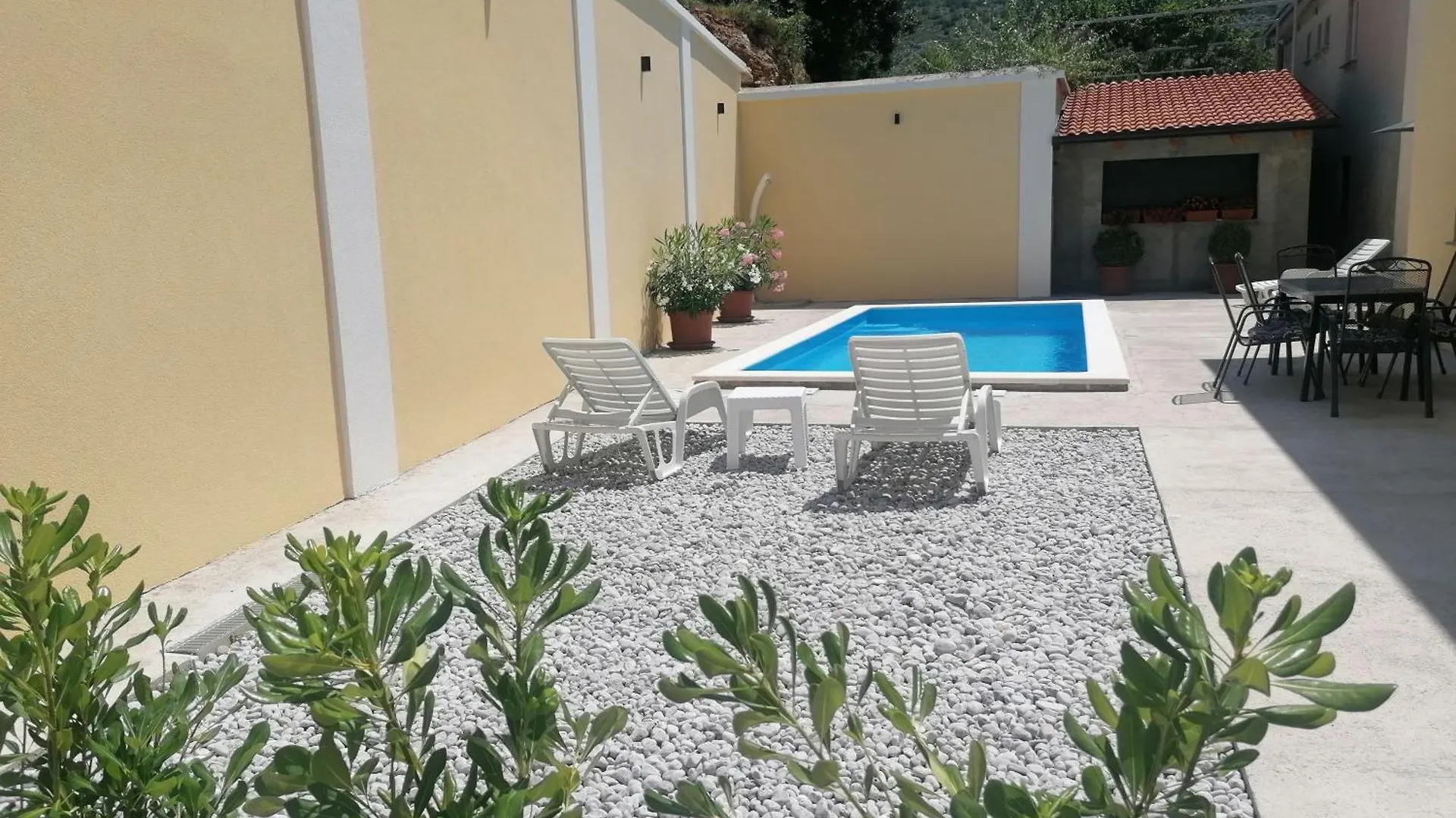 Apartment Fuer Zwei Erwachsene Und Zwei Kinder Sibinj Krmpotski Croatia