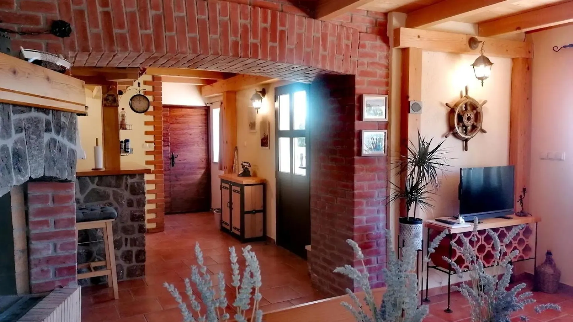 Apartment Fuer Zwei Erwachsene Und Zwei Kinder Sibinj Krmpotski Croatia